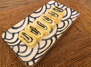 A picture of Japanese seaweed tamagoyaki - rolled omelette.