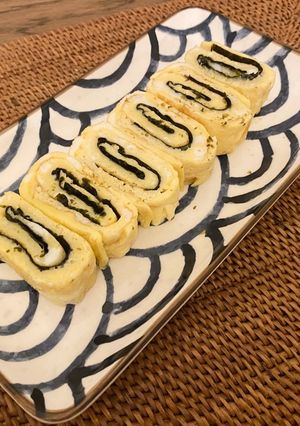 A picture of Japanese seaweed tamagoyaki - rolled omelette.