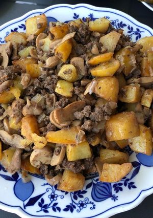 صورة لوصفة بطاطا بلحمة وفطر