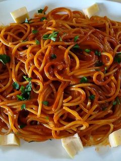 Una foto de Espagueti con tomate cherry y pimiento choricero