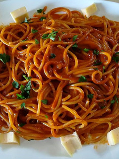 Una foto de Espagueti con tomate cherry y pimiento choricero