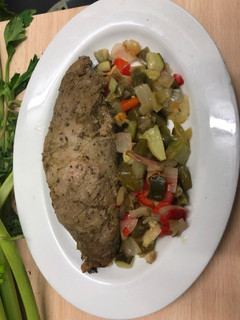 Una foto de 254. Solomillo al romero con guarnición de verduras (principal carne)