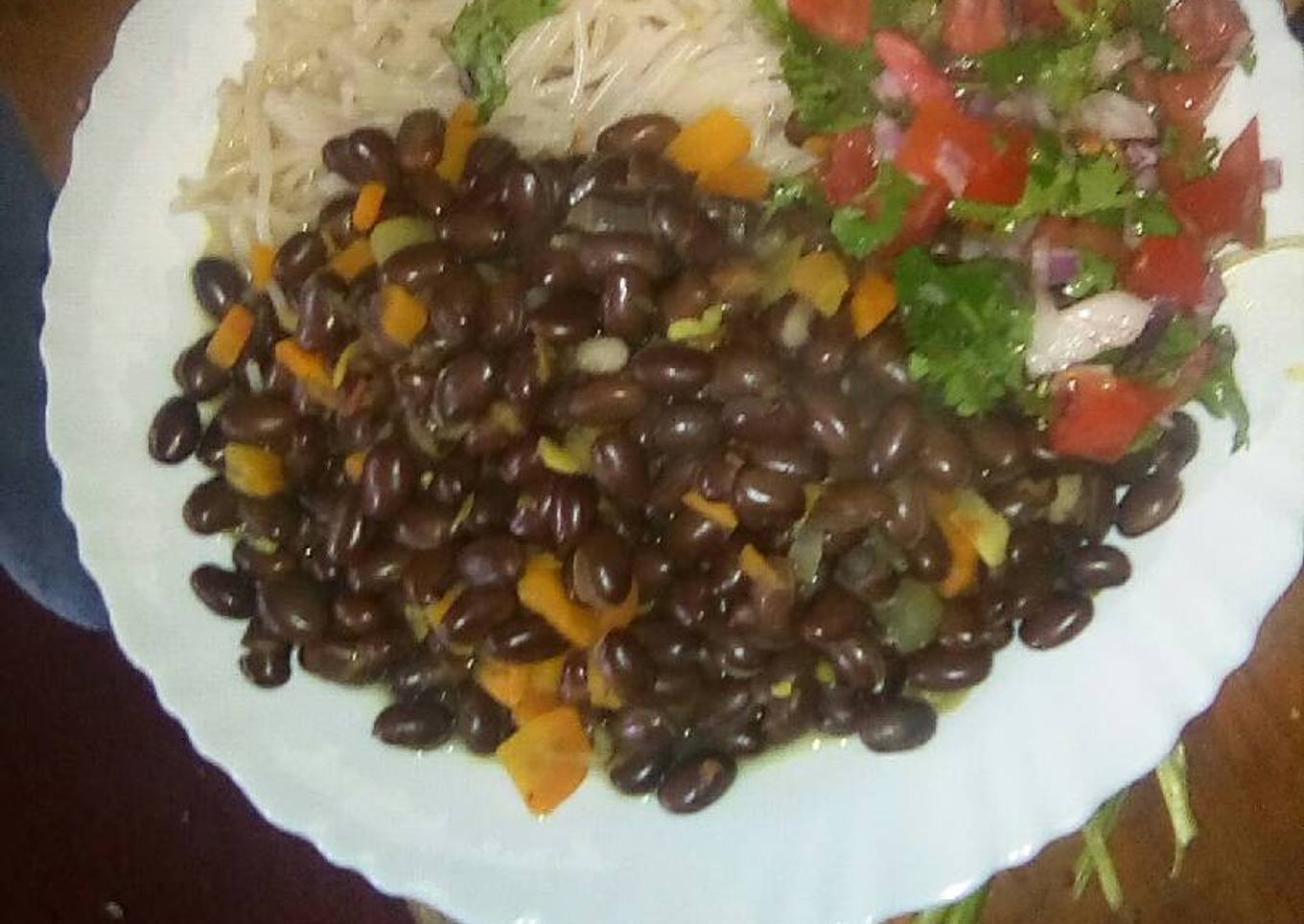 Spaghetti with stewed njahi