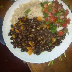 A picture of Spaghetti with stewed njahi.