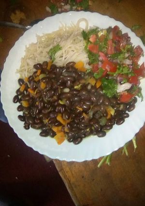 A picture of Spaghetti with stewed njahi.