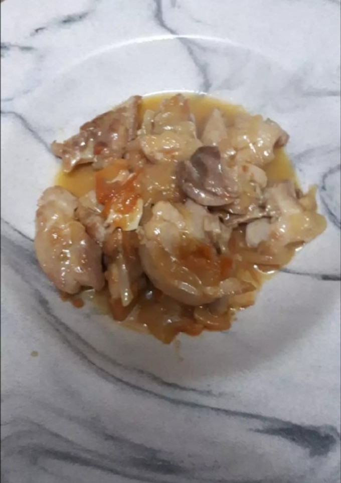 Una foto de Pollo en salsa 😋
