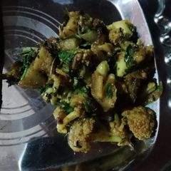 A picture of Masala aloo gobi.