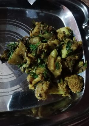 A picture of Masala aloo gobi.