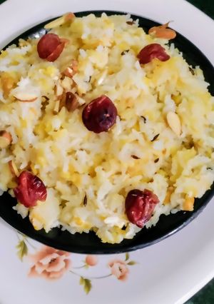 A picture of Yellow lentils Rice Khichudi.
