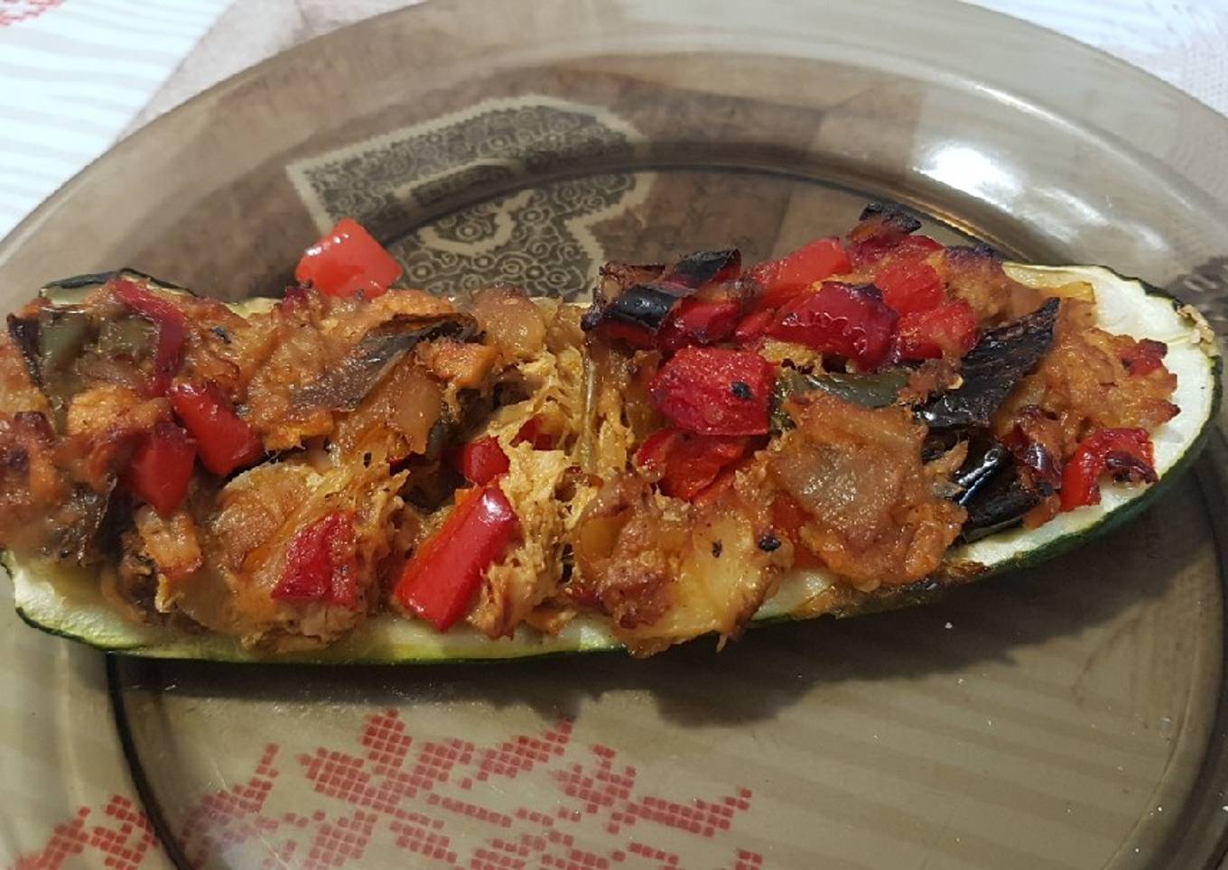 Calabacines rellenos de pollo (picante)