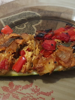 Una foto de Calabacines rellenos de pollo (picante)