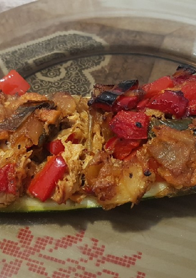 Una foto de Calabacines rellenos de pollo (picante)