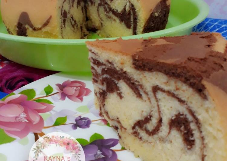 Resep 17. Marmer Cake Magicom Lembut yang Enak Banget