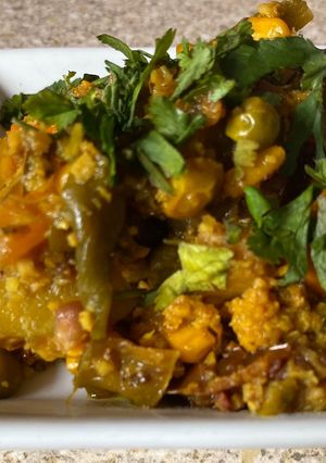 A picture of Kathiyavadu style healthy Undhiyu.