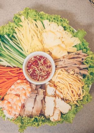 Hình của món Gỏi cuốn thập cẩm.