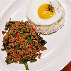 A picture of 泰式羅勒炒豬肉碎 THAI BASIL MINCED PORK WITH RICE (PAD KRA PAO).