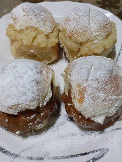 Una foto de Miguelitos de Dulce de Leche y Crema Pastelera
