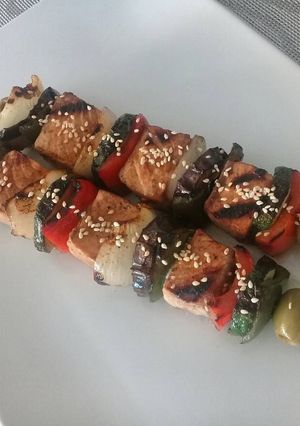 Una foto de Brochetas de Salmón a la Teriyaki