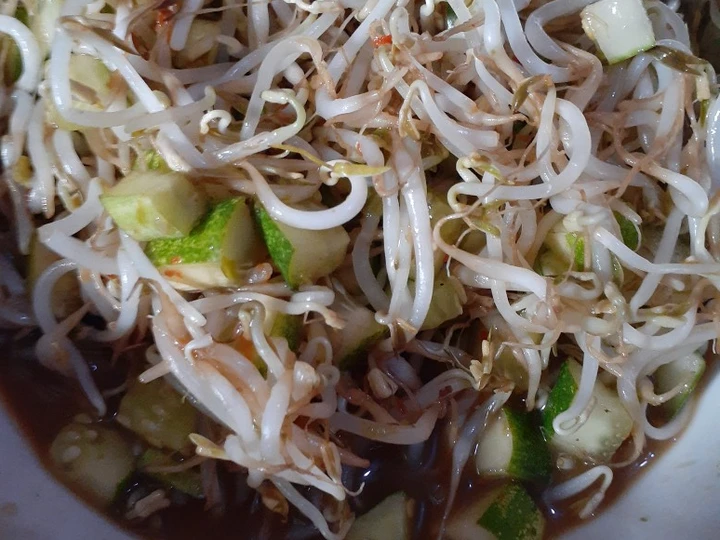 Cara Mudah Menyiapkan Resep  Rujak titog(timun toge)🥰 yang Lezat Sekali, Bikin Ketagihan