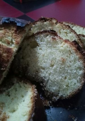 Una foto de Budín de limón relleno de Dulce de Leche clásico