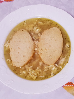 Una foto de Sopa de cebolla y huevo