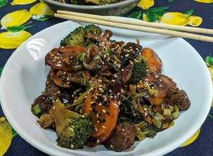 Foto de Soja, Shimeji e Legumes no Estilo Asiático