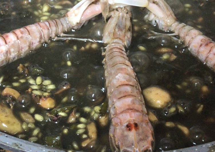 Arroz negro de chipirones y galeras