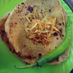 A picture of Besan Paratha.