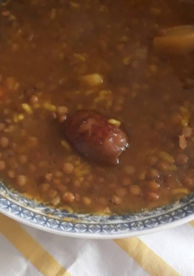 Una foto de Lentejas con arroz y chorizo