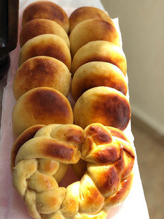 A picture of Milk buns.