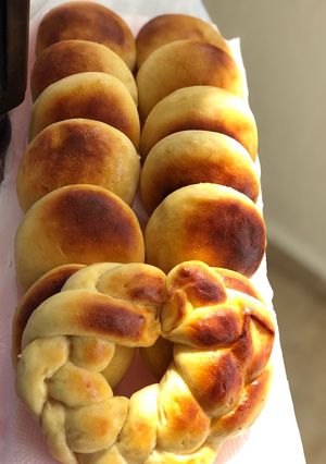 A picture of Milk buns.
