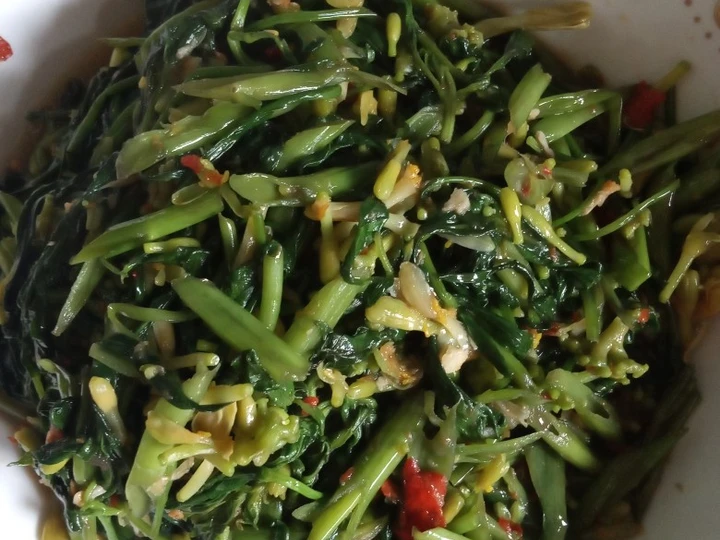 Cara Gampang Membuat Resep Tumis kangkung campur bunga pepaya yang Menggugah Selera Anti Ribet, Uenak Banget