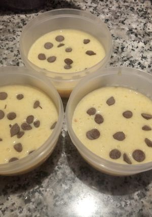 Una foto de Tarta individual de turrón y mango