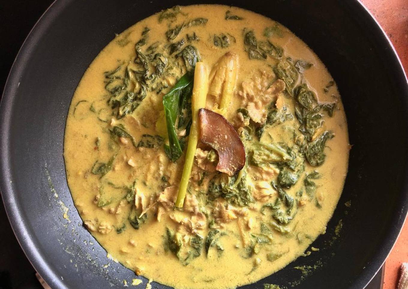 Masak Lemak Cili Padi Cendawan Sisir dan Pucuk Ubi