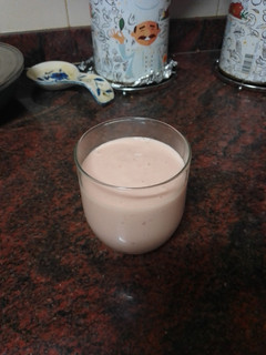 Una foto de Batido de yogur griego y fruta