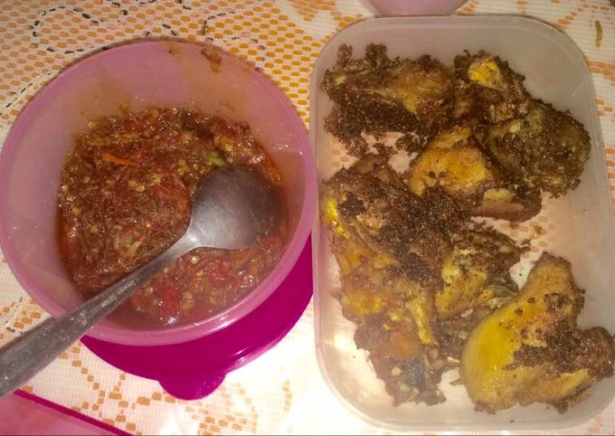 Ayam goreng dan sambal terasi