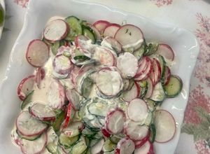 Krémes uborkás reteksaláta recept fotója