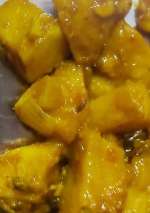 A picture of Aloo brinjal.