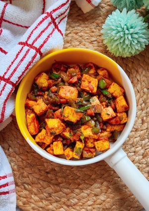 A picture of Dhaba style Dry Paneer.