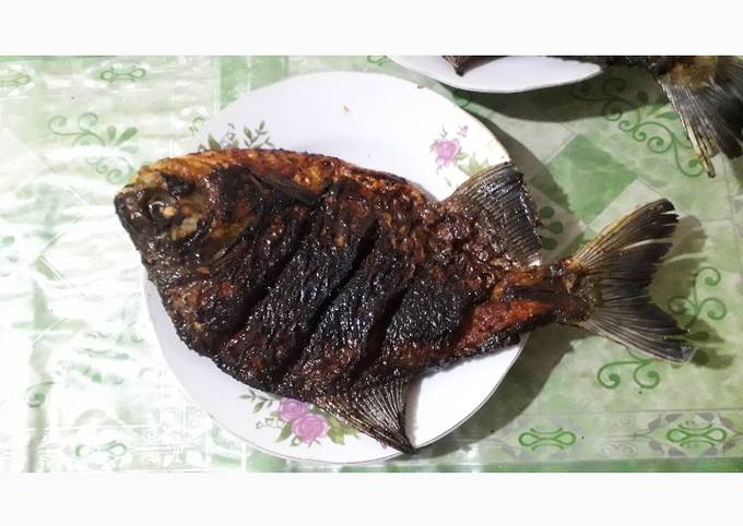 Ikan bawal bakar