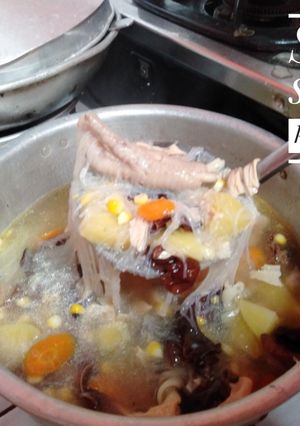 Foto resep Soup sayur kaki ayam spesiall🥣🥣