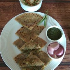 A picture of Aloo paratha.