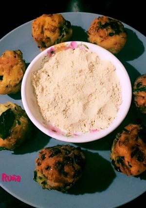 A picture of Potato-Onion Bondas.