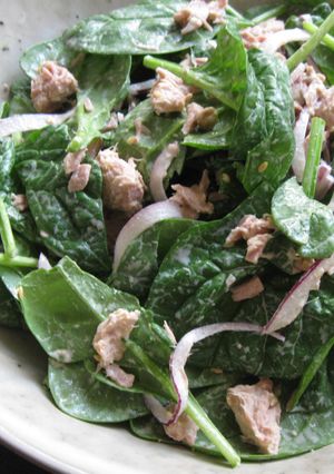 A picture of Baby Spinach & Tuna Mayo Salad.