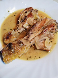 Una foto de Pollo en salsa
