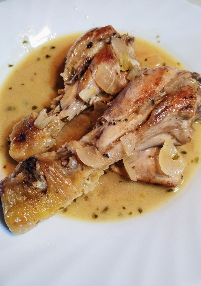 Una foto de Pollo en salsa