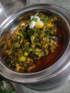 લીલી ડુંગળી નુ શાક(Green Onion Shaak Recipe in Gujarati) રેસીપી મુખ્ય ફોટો