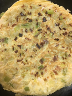 Una foto de Tortilla de ajos tiernos