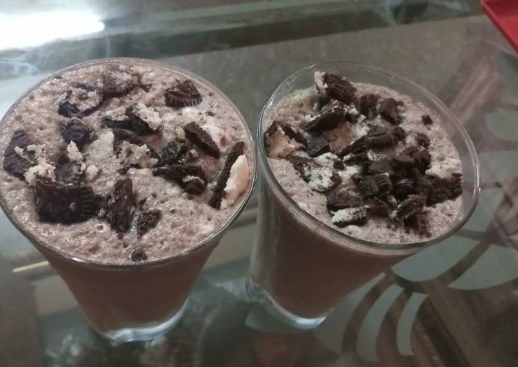 Simple Way to Make Homemade Oreos biscuits are best for kids here I made Oreo Shake