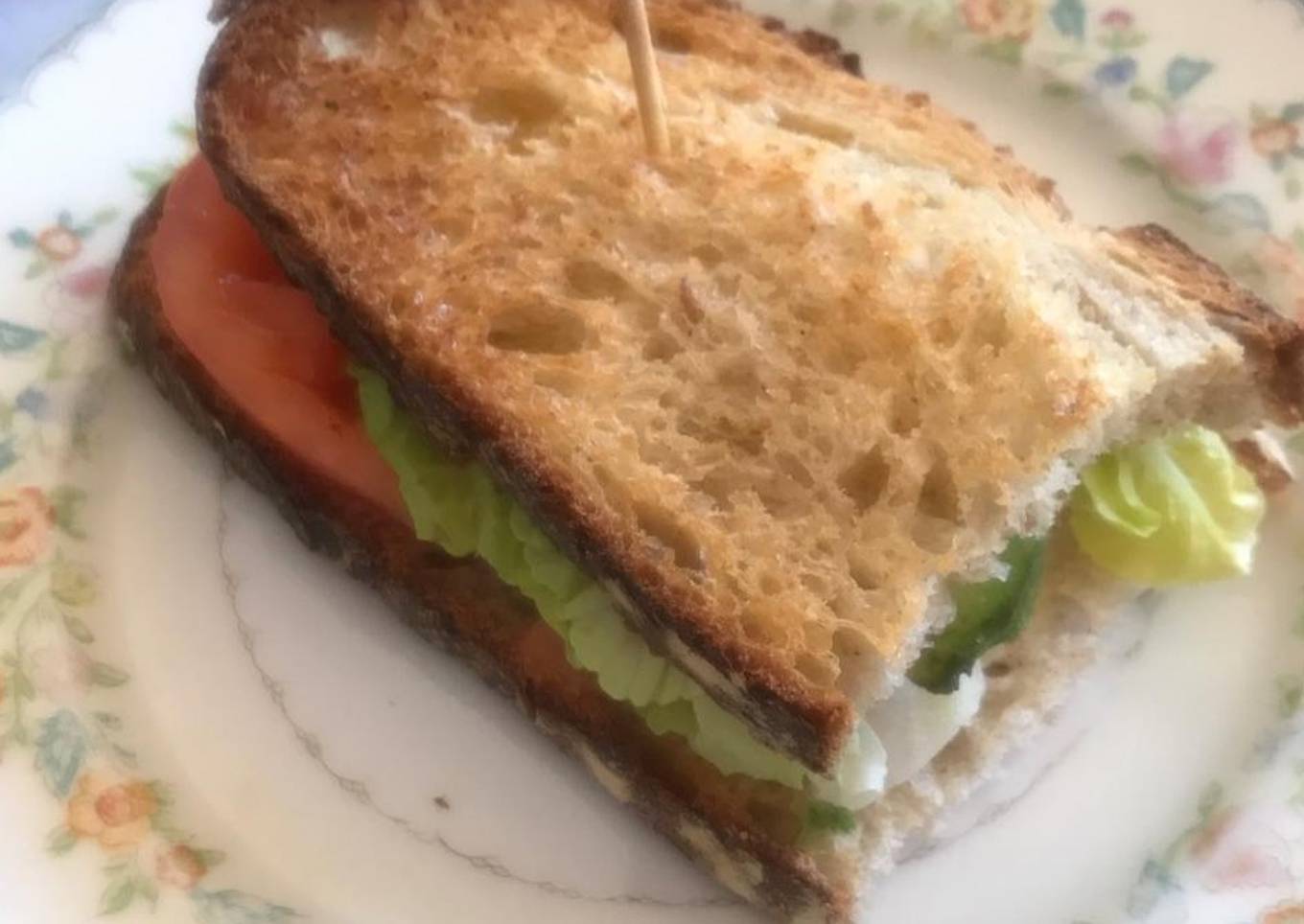 Sándwich con pan de masa madre